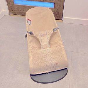 Blush Baby Bjorn Mesh Bouncer. Gently used.
